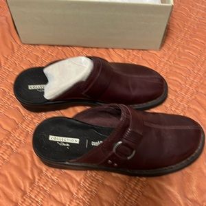 Clark’s cushion clogs, women’s size 6.5 burgundy